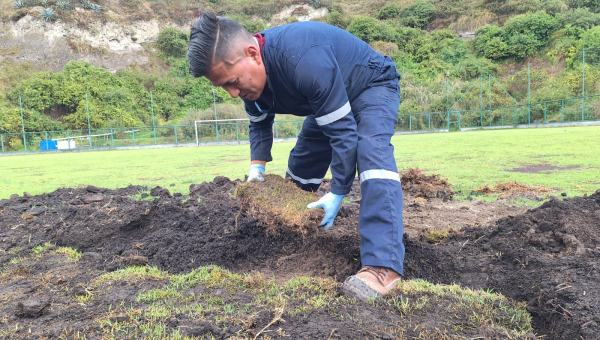 GAD PARROQUIAL DE PICAIHUA INICIA TRABAJOS DE MANTENIMIENTO EN EL ESTADIO DE RUMICHACA